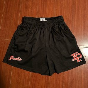 Inaka Shorts size Medium